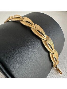 Crown Trifari Gold Tone Leaf Link Bracelet Signed 1960s 7.5"